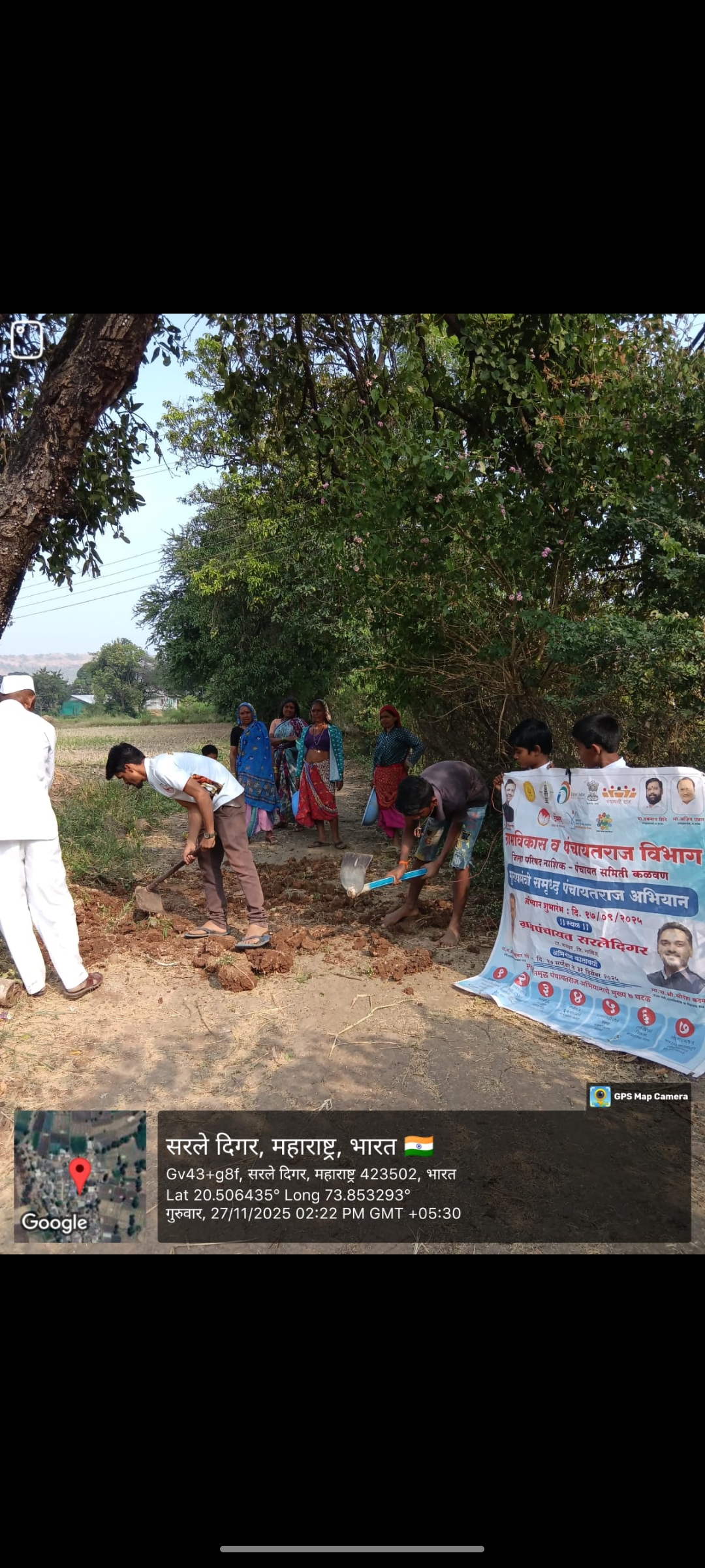 श्रमदानातून पांदण रस्ता दुरुस्ती