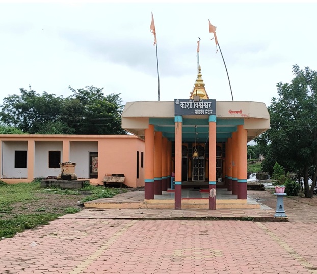 * पुरातनकालीन शिवज्योयीर्लिंग श्री काशिविश्वेश्वर महादेवाचे मंदिर हे गावकऱ्यांचे श्रद्धास्थान आहे.